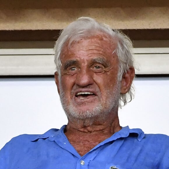 Jean-Paul Belmondo, à droite, et son ami Charles Gérard durant la rencontre de football de Ligue 1 Monaco contre Toulouse au stade Louis II à Monaco le 4 août 2017. © Bruno Bebert/Bestimage