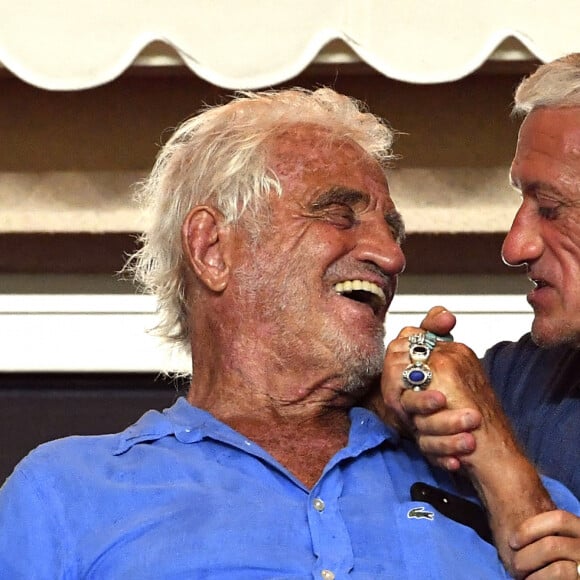 Jean-Paul Belmondo, à gauche, et Didier Deschamps, le sélectionneur de l'équipe de Francedurant la rencontre de football de Ligue 1 Monaco contre Toulouse au stade Louis II à Monaco le 4 août 2017. © Bruno Bebert/Bestimage