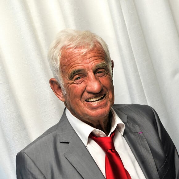 Exclusif - Jean-Paul Belmondo participe à la soirée de Gala caritative au profit de l'association "Des Cantines Scolaires pour les Enfants du Sahel" à Cannes au Five Seas Hotel, le 31 mai 2014.