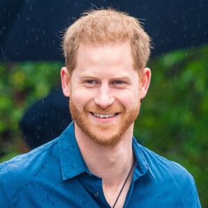 Le prince Harry, duc de Sussex, visite les studios d'Abbey Road pour rencontrer Jon Bon Jovi et des membres de l'Invictus Games Choir, qui enregistrent un single spécial au profit de l'Invictus Games Foundation, à Londres, Royaume Uni, le 28 février 2020. La chanson sera enregistrée dans le studio 2 des studios Abbey Road, rendu célèbre par les Beatles qui y ont enregistré 11 de leurs 13 albums.  The Duke of Sussex visits Abbey Road Studios to meet Jon Bon Jovi and members of the Invictus Games Choir, who are recording a special single in aid of the Invictus Games Foundation. The song will be recorded in Studio 2 at Abbey Road Studios, which was made famous by The Beatles who recorded 11 out of their 13 albums there. London. February 28, 2020. 