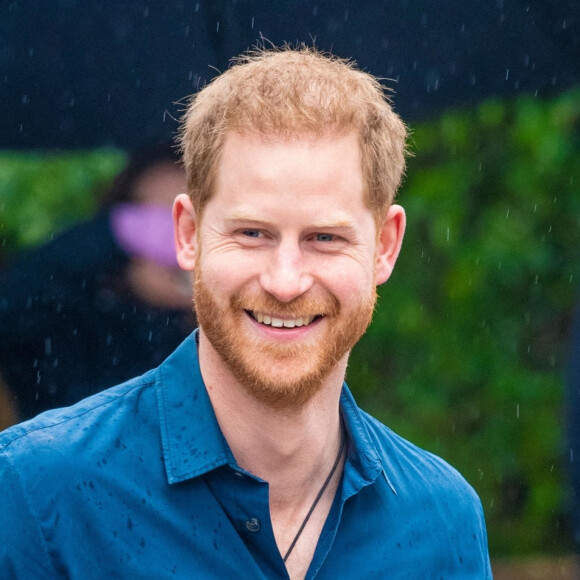 Le prince Harry, duc de Sussex, visite les studios d'Abbey Road pour rencontrer Jon Bon Jovi et des membres de l'Invictus Games Choir, qui enregistrent un single spécial au profit de l'Invictus Games Foundation, à Londres, Royaume Uni, le 28 février 2020. La chanson sera enregistrée dans le studio 2 des studios Abbey Road, rendu célèbre par les Beatles qui y ont enregistré 11 de leurs 13 albums.  The Duke of Sussex visits Abbey Road Studios to meet Jon Bon Jovi and members of the Invictus Games Choir, who are recording a special single in aid of the Invictus Games Foundation. The song will be recorded in Studio 2 at Abbey Road Studios, which was made famous by The Beatles who recorded 11 out of their 13 albums there. London. February 28, 2020. 