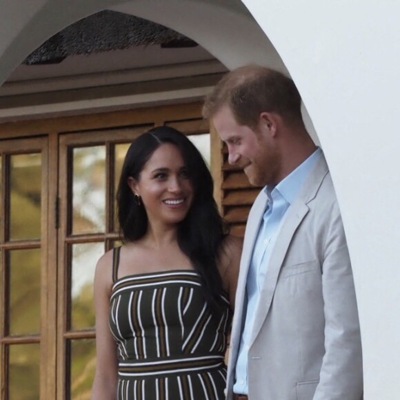 Le prince Harry , duc de Sussex et Meghan Markle, duchesse de Sussex se rendent à la résidence de l'ambassadeur pour une réception à Cape Town, au 2 ème jour de leur visite en Afrique du Sud le 24 septembre 2019.  The Duke and Duchess of Sussex, Prince Harry and Meghan Markle, pictured on day two of a Royal visit to Africa. Here they attend a traditional garden reception where they will meet a cross-section of inspiring opinion-formers, young future leaders and other community and industry leaders that demonstrate the UK's modern partnership with South Africa. Their Royal Highnesses will be hosted H.E. Nigel Casey, CMG MVO, British High Commissioner to South Africa. 