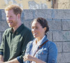 Le prince Harry, duc de Sussex, et Meghan Markle, duchesse de Sussex rencontrent les membres de "Waves for Change" au Cap lors de leur 2ème journée en Afrique du Sud. Le 24 septembre 2019  24th September 2019 Cape Town South Africa Britain's Prince Harry and Meghan, The Duchess of Sussex, visit Monwabisi Beach, where they will learn about the work of ‘Waves for Change', an NGO which fuses surfing with evidence-based mind and body therapy to provide a child-friendly mental health service to vulnerable young people living in challenging communities. The Duke and Duchess of Sussex will also see the work of The Lunchbox Fund, a charity that provides nearly 30,000 nutritious meals every day to Waves for Change programmes and schools in South Africa's townships and rural areas 