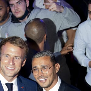 Emmanuel Macron, président de la République aux cotes de Brahim Asloum - Le président Emmanuel Macron assiste au gala de boxe "La Conquête" à Roland Garros, Paris le 10 septembre 2021. © JB Autissier / Panoramic / Bestimage 