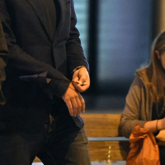 Laeticia Hallyday et son compagnon Jalil Lespert sont allés dîner, en compagnie de Yannick Bolloré et sa femme Chloé Bouygues, au restaurant Mun sur les Champs-Elysées à Paris. Le 6 juillet 2021.