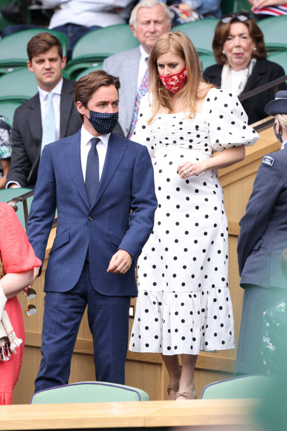 La princesse Béatrice d'York et son mari Edoardo Mapelli Mozzi assistent au tournoi de tennis de Wimbledon, le 8 juillet 2021.