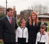 Le prince Andrew, duc d'York, son ex-femme Sarah Ferguson, duchesse d'York, et leurs filles la princesse Eugenie et la princesse Beatrice à Windsor. Le 26 mars 1999