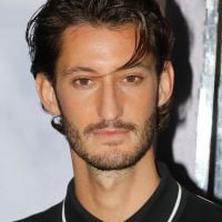 Pierre Niney : "Je suis chez moi, pas bien, je vois 76 appels"... Une soirée a failli lui coûter une fortune !