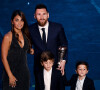 Lionel Messi et sa femme Antonella Roccuzzo et leurs enfants Thiago et Mateo à la cérémonie des Trophées Fifa "The Best" 2019 à la Scala à Milan, Italie © Imago Sport / Panoramic / Bestimage