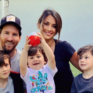 Lionel Messi, son épouse Antonela Roccuzzo et leurs trois fils Ciro, Mateo et Thiago. Avril 2020.