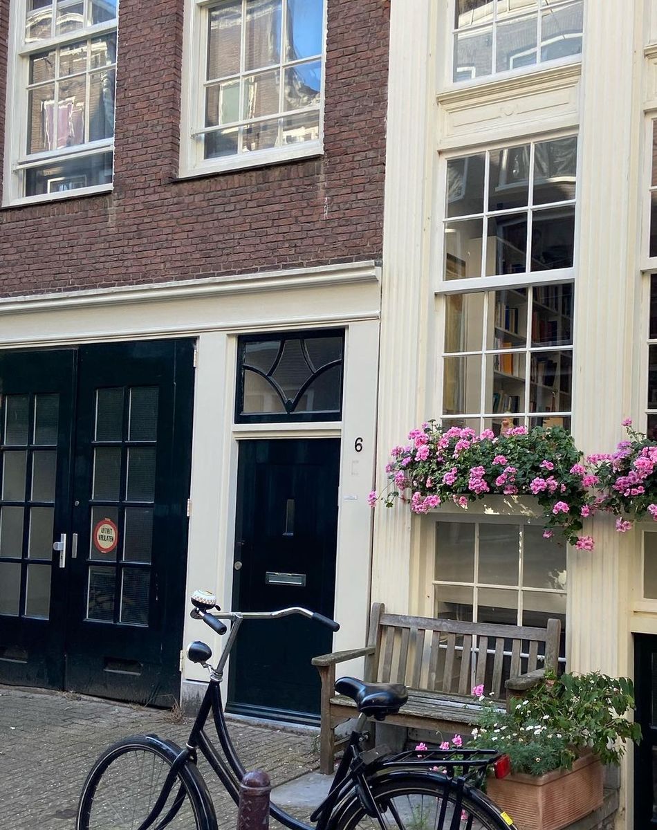 Lola Courbet, la fille de Julien Courbet, profite d'une escapade en amoureux avec son chéri Mathis à Amsterdam, en septembre 2021.
