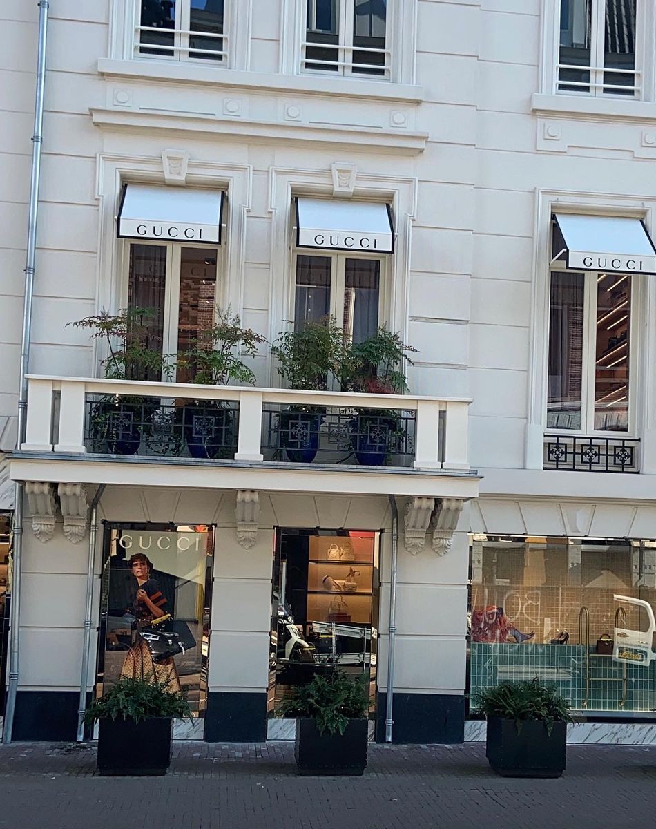 Lola Courbet, la fille de Julien Courbet, profite d'une escapade en amoureux avec son chéri Mathis à Amsterdam, en septembre 2021.