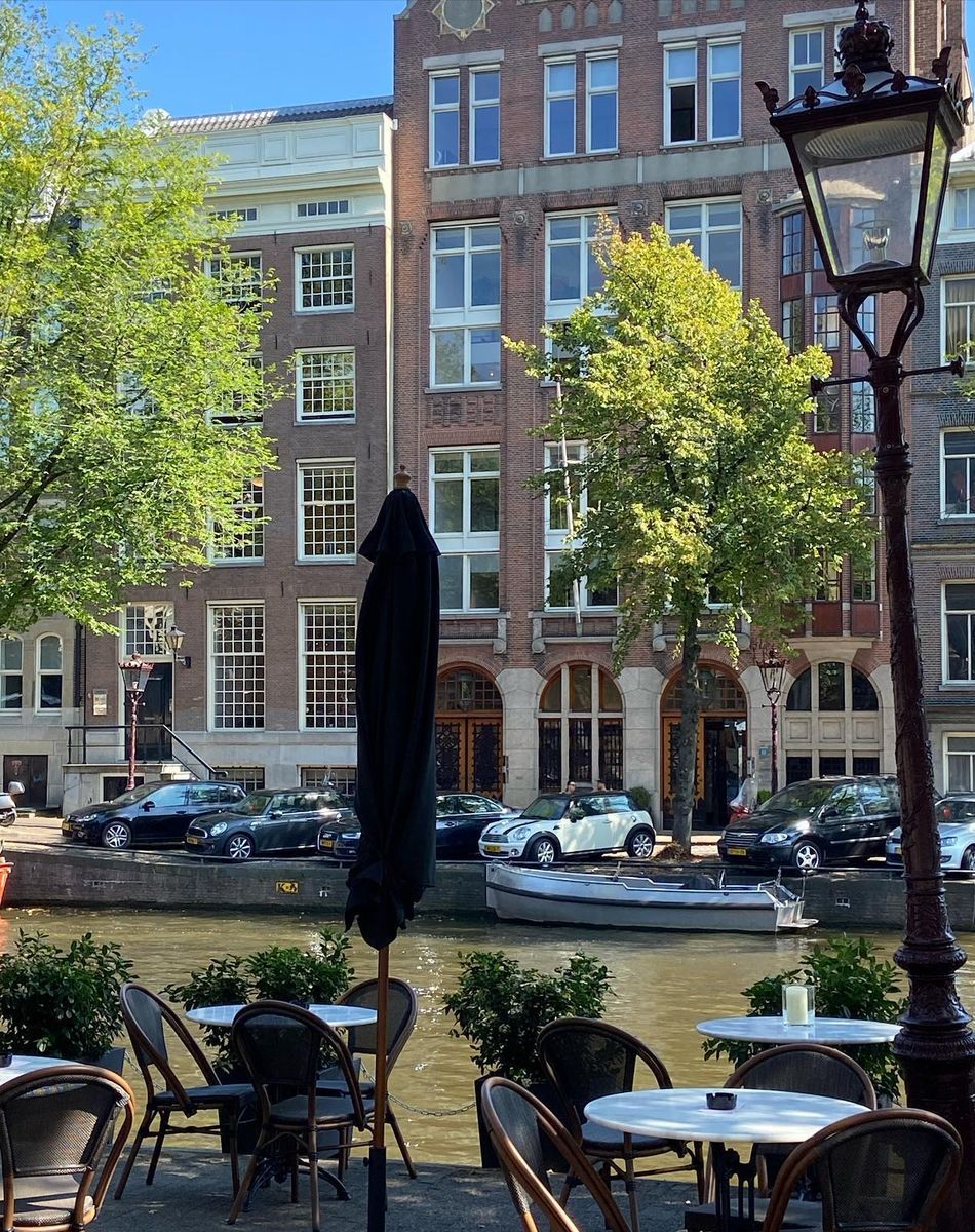 Lola Courbet, la fille de Julien Courbet, profite d'une escapade en amoureux avec son chéri Mathis à Amsterdam, en septembre 2021.