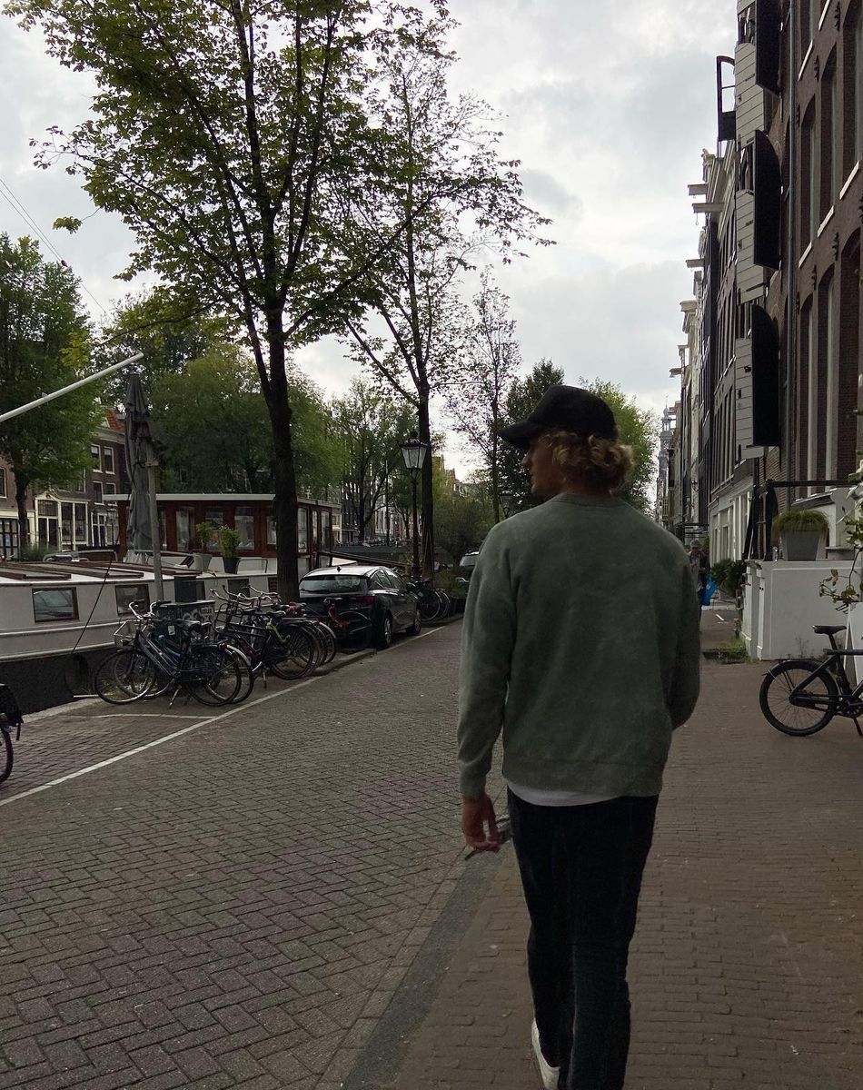 Lola Courbet, la fille de Julien Courbet, profite d'une escapade en amoureux avec son chéri Mathis à Amsterdam, en septembre 2021.
