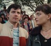 Asa Butterfield et Emma Mackey dans la saison 3 de la série "Sex Education", sur Netflix.