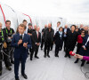 Michael Bloomberg, Vladimir Javacheff, le neveu de Christo, Anne Hidalgo, maire de Paris, Jack Lang et sa femme Monique, Brigitte Macron - Le président Emmanuel Macron visite l'Arc de Triomphe empaqueté par Christo et rencontre les entreprises qui ont participé au chantier à Paris le 16 septembre 2021. © Jacques Witt / Pool / Bestimage 