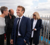 Vladimir Javacheff, le neveu de Christo, Brigitte Macron - Le président Emmanuel Macron visite l'Arc de Triomphe empaqueté par Christo et rencontre les entreprises qui ont participé au chantier à Paris le 16 septembre 2021. © Jacques Witt / Pool / Bestimage 