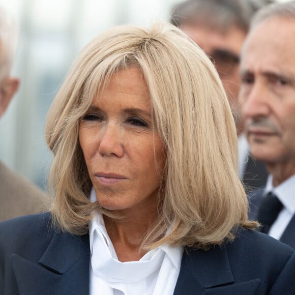 Brigitte Macron - Le président Emmanuel Macron visite l'Arc de Triomphe empaqueté par Christo et rencontre les entreprises qui ont participé au chantier à Paris le 16 septembre 2021. © Jacques Witt / Pool / Bestimage 