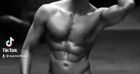 Lâam dévoile une photo de Maxime Dereymez en slip sur Instagram le 18 septembre 2021.
