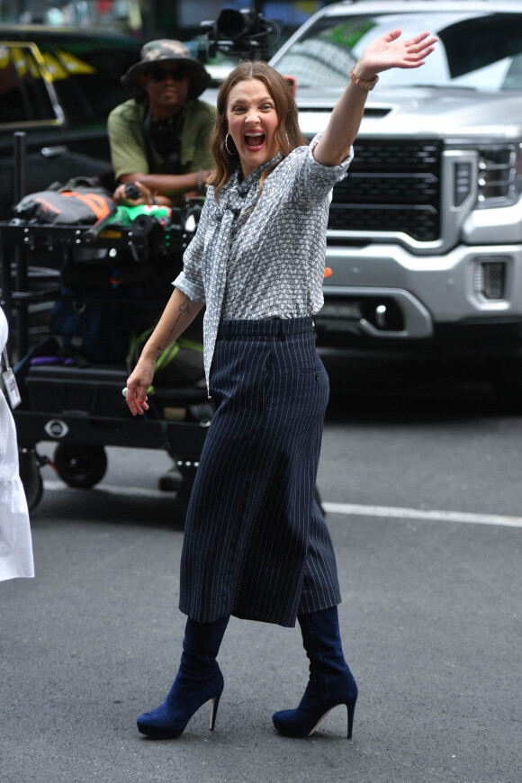 Drew Barrymore est sur un tournage promotionnel à Times Square, New York le 31 août 2021. 