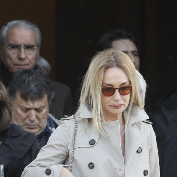 Isabelle Doval (femme de José Garcia) - Sorties des obsèques du journaliste, animateur de télévision et animateur de radio français Philippe Gildas en la salle de la Coupole au crématorium du cimetière du Père-Lachaise à Paris, France, le 5 novembre 2018.