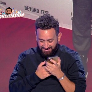 Loana était l'invitée de Cyril Hanouna dans "TPMP". L'animateur a reçu un appel de Jean-Claude Van Damme.