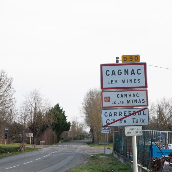 La maison en construction de Delphine Jubillar (Aussaguel) , disparue sans laisser de traces depuis le 16 décembre 2020 à Cagnac les Mines dans le Tarn. Un gendarme et une équipe du service des eaux ont mené des investigations pour chercher des traces dans le réseau raccordé à la maison. Le 7 janvier 2021. © Frédéric Maligne / Bestimage