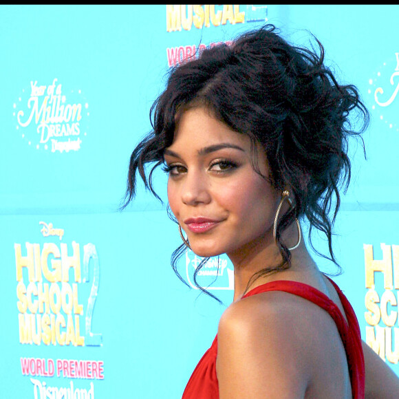 Vanessa Hudgens - Première mondiale du film "High School Musical 2". Le 14 août 2007.