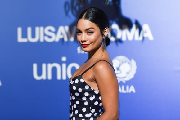 Vanessa Hudgens assiste au gala d'été Unicef x Luisaviaroma à Porto Cervo en Italie, le 9 août 2019.