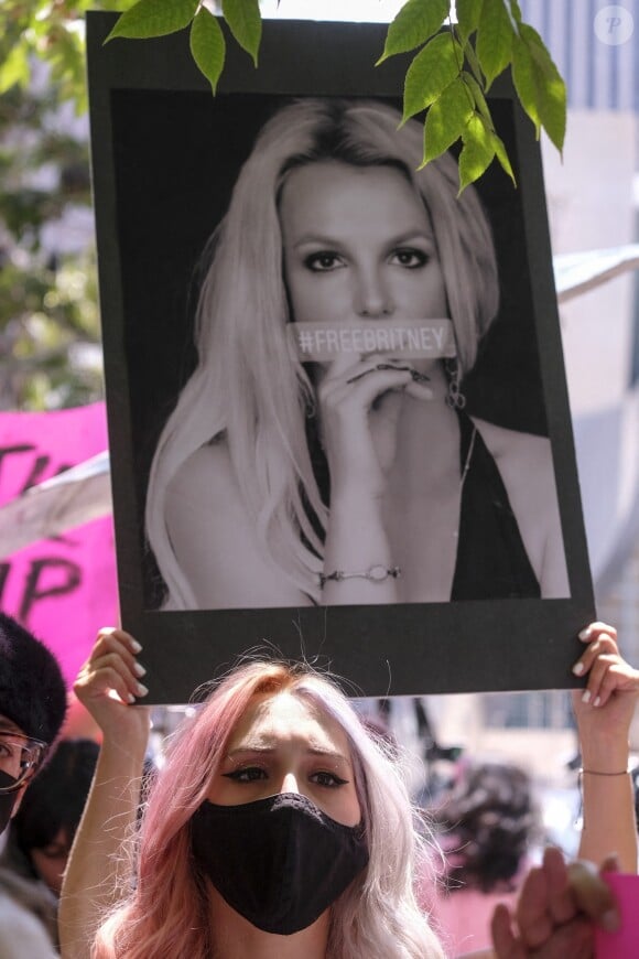 Des supporters de Britney Spears devant le tribunal Stanley Mosk à Los Angeles, le 14 juillet 2021 