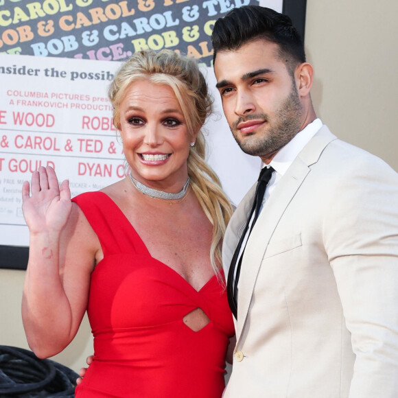 Britney Spears et son fiancé Sam Asghari à la première de "Once Upon a Time in Hollywood" à Hollywood.