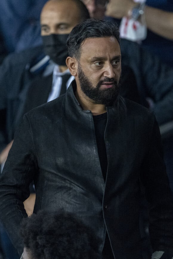 Cyril Hanouna - People au match de football ligue 1 Uber Eats PSG - Montpellier (2-0) au Parc des Princes à Paris le 25 septembre 2021 