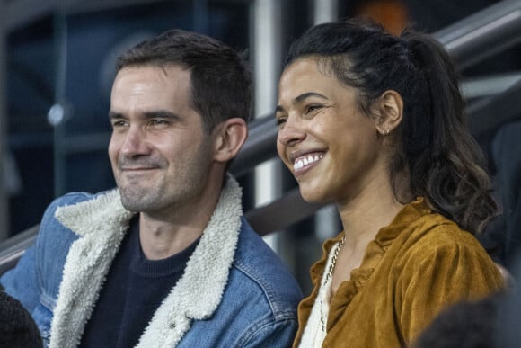 Zita Hanrot et son compagnon Ambroise Sabbagh - People au match de football ligue 1 Uber Eats PSG - Montpellier (2-0) au Parc des Princes à Paris le 25 septembre 2021 