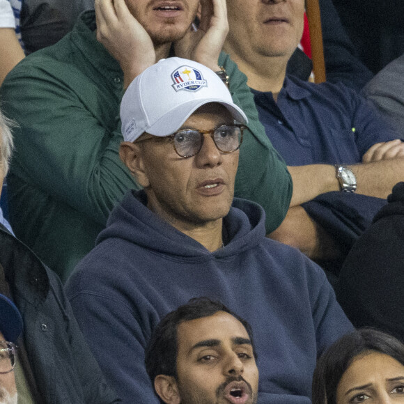 Roschdy Zem - People au match de football ligue 1 Uber Eats PSG - Montpellier (2-0) au Parc des Princes à Paris le 25 septembre 2021 