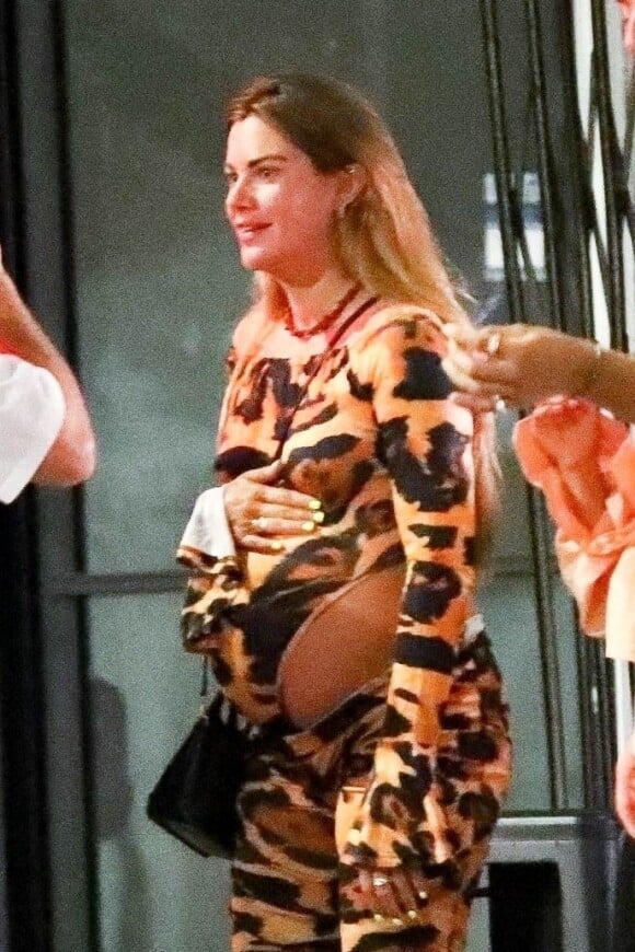 Clara Berry, enceinte, à Los Angeles, le 22 juillet 2021. 
