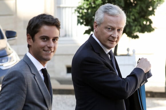 Le ministre de l'Economie et des Finances, Bruno Le Maire, Gabriel Attal, Porte-parole du Gouvernement à la sortie du conseil des ministres, le 22 septembre 2021, au palais de l'Elysée, à Paris. © Stéphane Lemouton/Bestimage