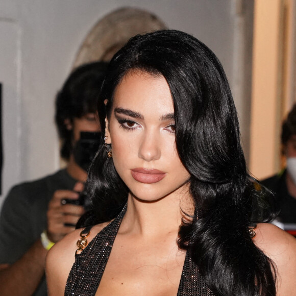 Dua Lipa à la soirée organisée pour le lancement de la collection Fendace créée par la collaboration entre les maisons de couture Fendi et Versace lors de la Fashion Week printemps/été 2022 de Milan, Italie, le 26 septembre 2021. © Marco Piraccini/Mondadori Portfolio/Zuma Press/Bestimage