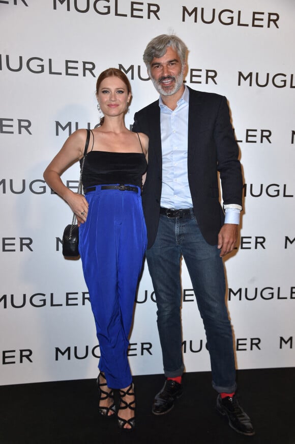 Alice Dufour et son compagnon François Vincentelli - Photocall de l'exposition "Thierry Mugler: couturissime" au Musée des Arts Décoratifs (MAD) à Paris le 28 septembre 2021.