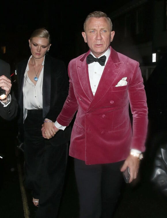 Daniel Craig et sa fille Ella à l'issue de l'afterparty de l'avant-première du film "James Bond - Mourir peut attendre (No Time to Die)" au club Mark et Annabel's à Londres, le 28 septembre 2021.