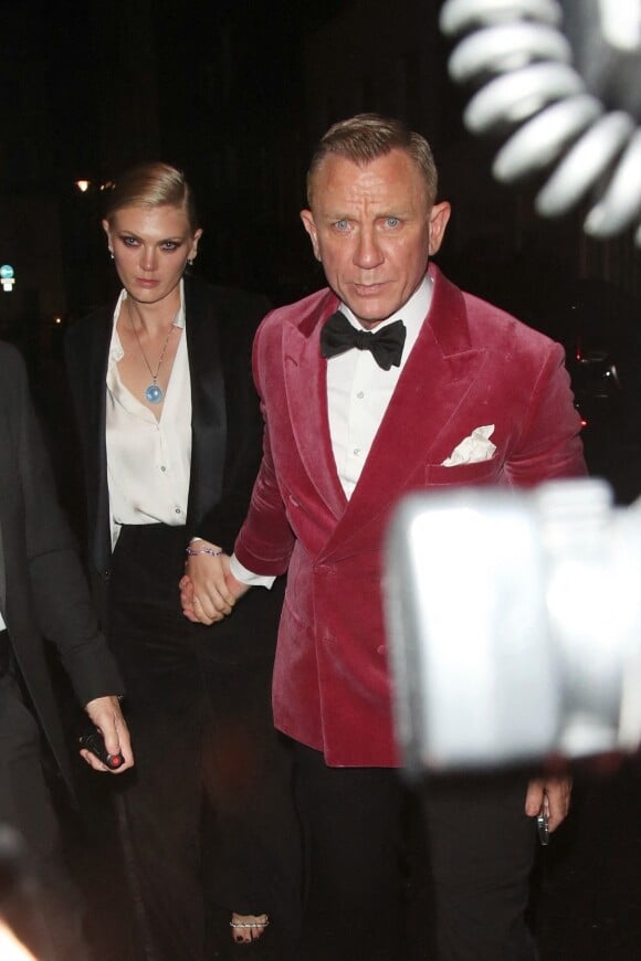 Daniel Craig et sa fille Ella à l'issue de l'afterparty de l'avant-première du film "James Bond - Mourir peut attendre (No Time to Die)" au club Mark et Annabel's à Londres.