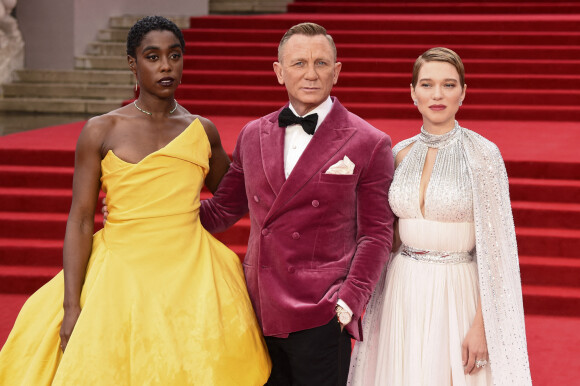 Lashana Lynch, Daniel Craig et Léa Seydoux lors de l'avant-première mondiale du film "James Bond - Mourir peut attendre (No Time to Die)" au Royal Albert Hall à Londres le 28 septembre 2021.