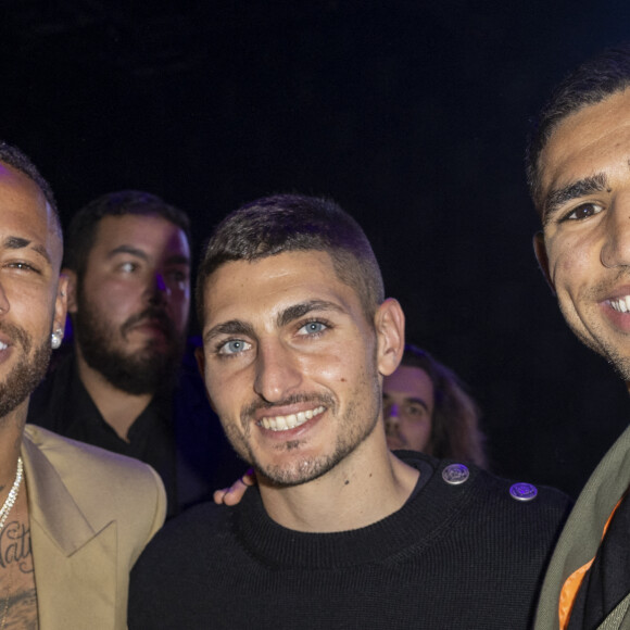 Neymar Jr, Marco Verratti et Achraf Hakimi - People au défilé de mode Femmes prêt-à-porter printemps-été 2022 "Balmain" à la Seine Musicale à Paris. Le 29 septembre 2021 © Olivier Borde / Bestimage