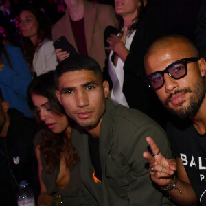 Achraf Hakimi, Rafael Alcantara (Rafinha), Neymar Jr - People au défilé de mode Femmes prêt-à-porter printemps-été 2022 "Balmain" à la Seine Musicale à Paris. Le 29 septembre 2021 © Veeren Ramsamy-Christophe Clovis / Bestimage