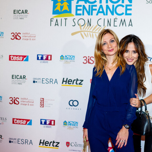 Fabienne Carat (enceinte) et sa soeur Carole - Soirée de gala "Action Enfance fait son cinéma" au Grand Rex à Paris, le 20 septembre 2021. © Pierre Perusseau/Bestimage