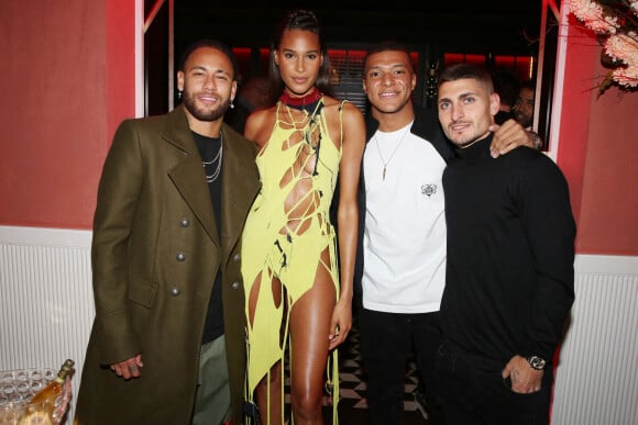 Neymar Jr, Cindy Bruna, Kylian Mbappé et Marco Verratti lors de la soirée d'anniversaire du top model Cindy Bruna (organisée par Five Eyes Productions) au Giuse Trattoria, dans le 8e arrondissement. Paris, le 1er octobre 2021.