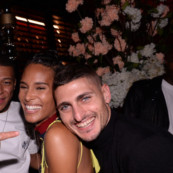 Neymar, Kylian Mbappé, Cindy Bruna et Marco Verratti lors de la soirée d'anniversaire de Cindy Bruna (27 ans) au restaurant Giusé Trattoria à Paris, le 1er octobre 2021.  Soirée organisée par Five Eyes Production.© Rachid Bellak/Bestimage