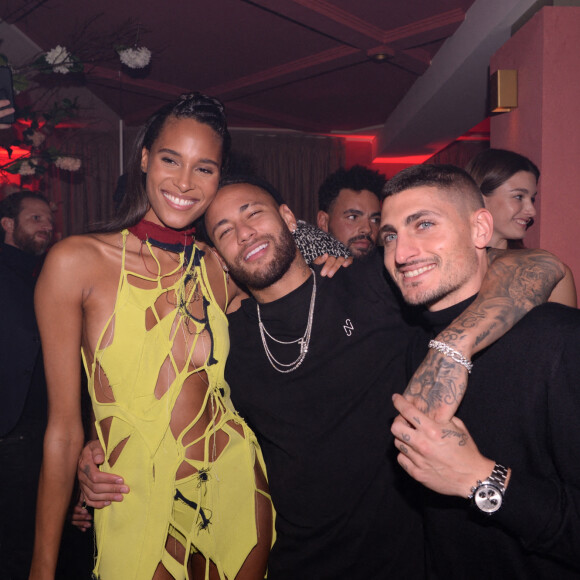 Cindy Bruna, Neymar Jr et Marco Verratti lors de la soirée d'anniversaire de Cindy Bruna (27 ans) au restaurant Giusé Trattoria à Paris, le 1er octobre 2021. Soirée organisée par Five Eyes Production. © Rachid Bellak/Bestimage