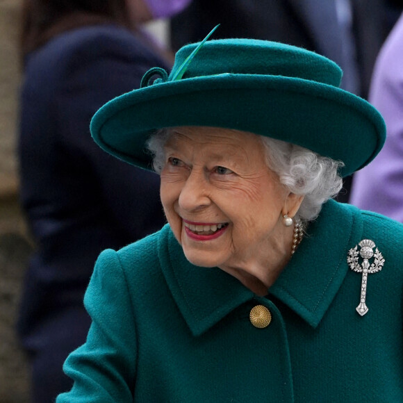 La reine Elizabeth II d'Angleterre arrive au Parlement écossais à Edimbourg, le 2 octobre 2021.