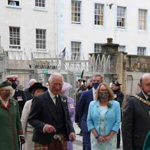 La reine Elizabeth II d'Angleterre arrive au Parlement écossais à Edimbourg, le 2 octobre 2021.