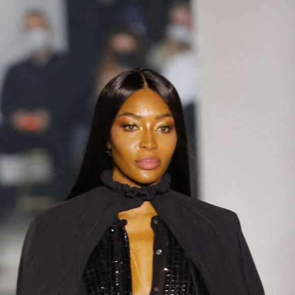 Naomi Campbell défile pour Lanvin (collection prêt-à-porter printemps-été 2022) à la Salle Pleyel. Paris, le 3 octobre 2021. © Veeren Ramsamy-Christiophe Clovis/Bestimage